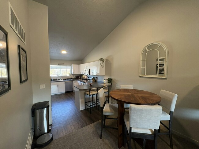 Building Photo - 64 W 600 S