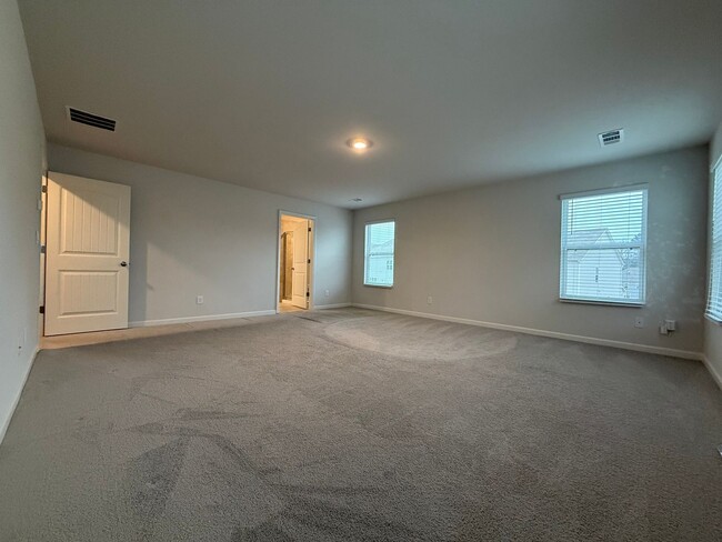 Building Photo - Beautiful and Spacious 5BR 4.5BA Home w/ Full Appliance Kitchen • Garage in Fairburn