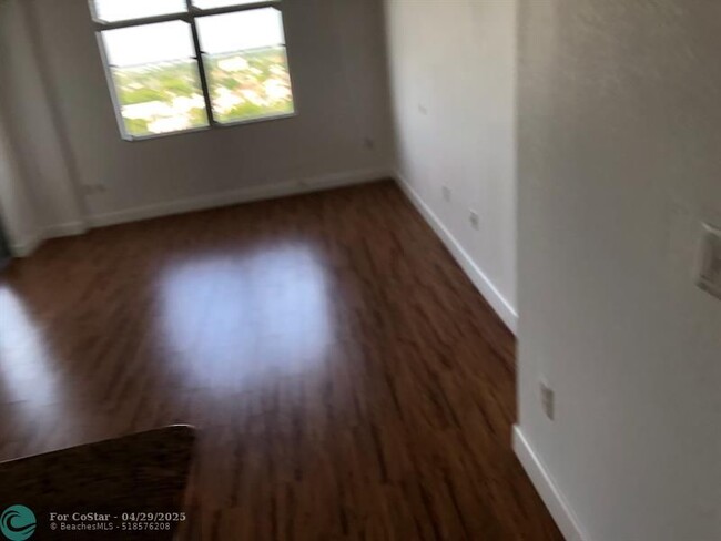 Building Photo - 1830 Radius Dr