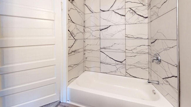 Building Photo - Brooklyn Centre Area - 3 Bedroom - Single ...