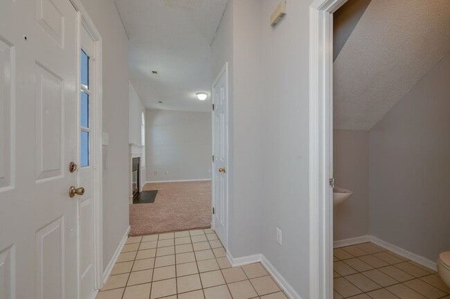 Building Photo - 1st Floor Primary Bedroom - Kiln Creek