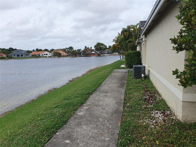 Building Photo - 6702 SW 152nd Pl