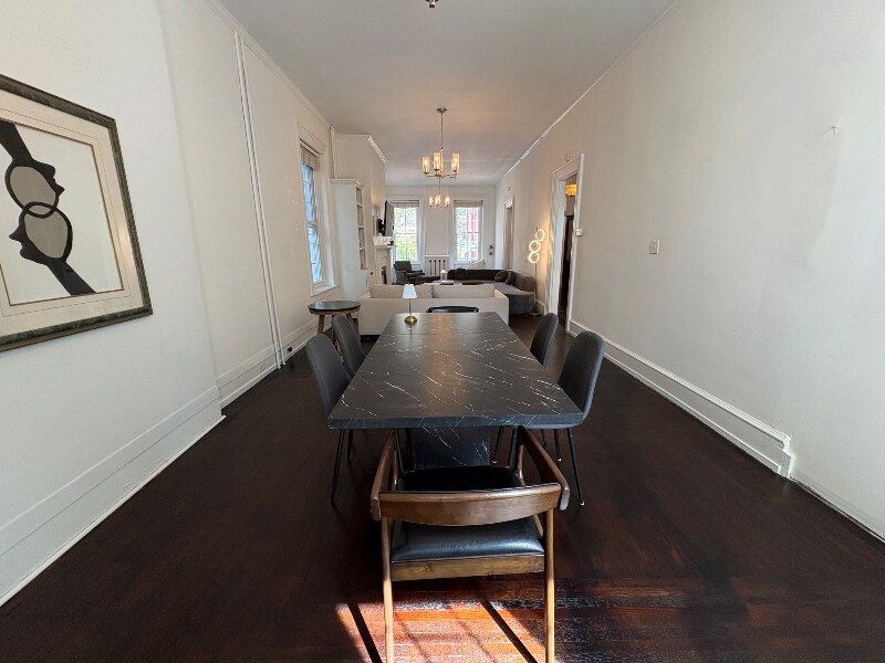 Building Photo - 615 W Market St