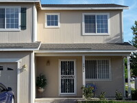 Building Photo - 3 bedroom 2 1/2 bath, 2 story home in Stead