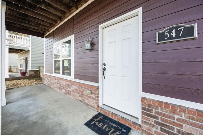 Building Photo - 547 N Longfellow Ln