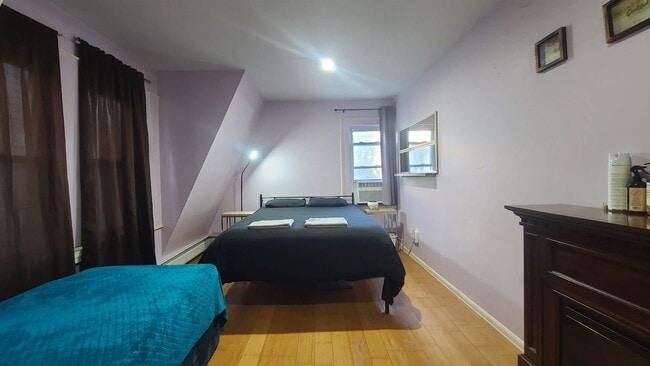 Building Photo - 42 49th St