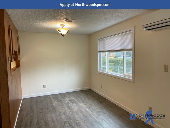 Building Photo - Very Nice 2 Bedroom 2 Bath Front duplex-All Utilities Include except Power