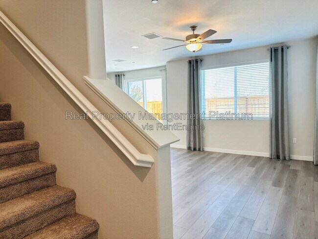 Building Photo - 616 Ophelia Ave