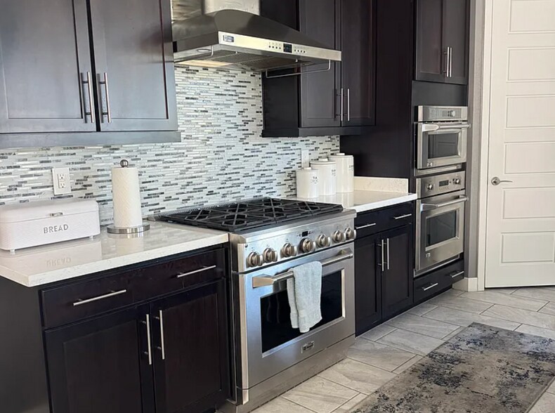 Building Photo - 217 Cromarty St