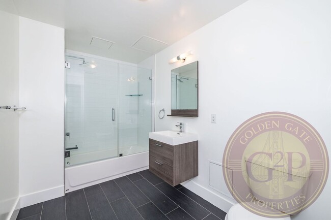 Building Photo - Lower Nob Hill - 2 BR, 1 BA Condo 750 Sq. Ft. - 3D Virtual Tour