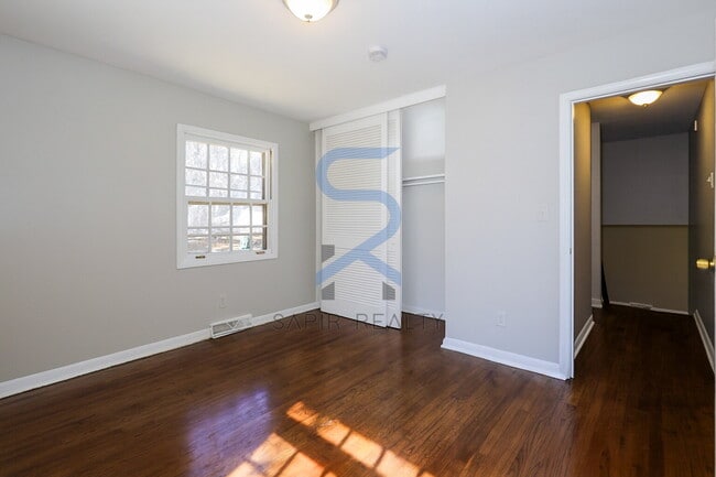 Building Photo - Move in before November 30th and get $100 ...