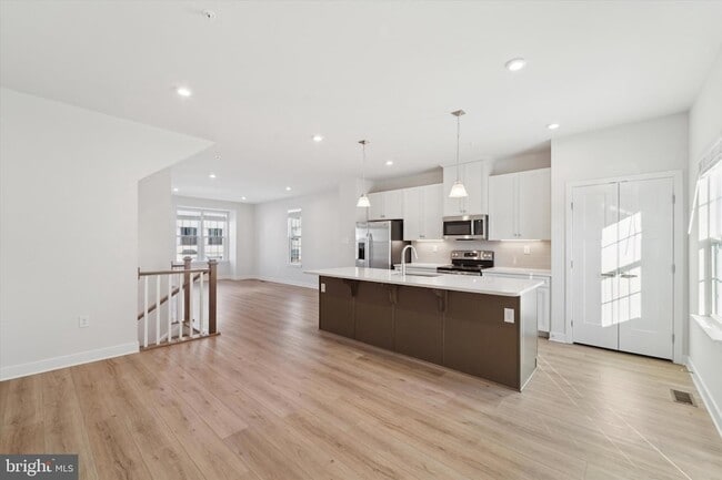 Building Photo - 208 River Birch Wy