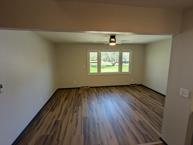Building Photo - 645 Easton Pkwy