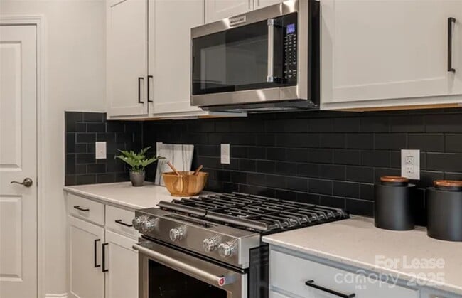 Building Photo - 19016 Yellow Birch Dr