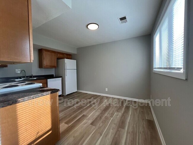 Building Photo - 440 Moffitt St