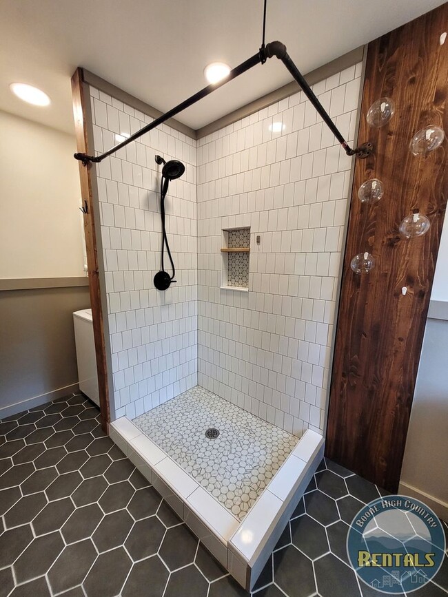 Building Photo - Beautiful 1 Bedroom Home with a Loft