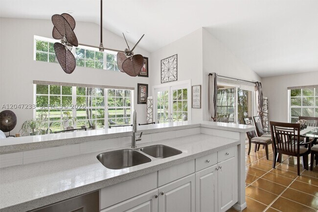 Building Photo - 411 Bermuda Springs Dr