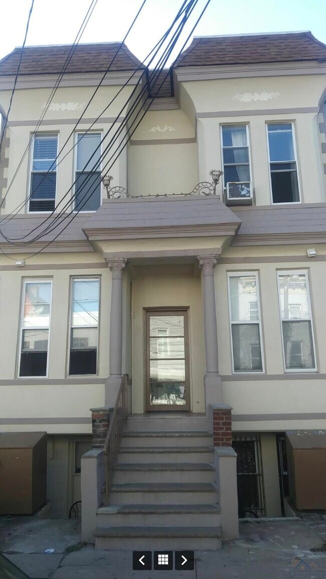 Building Photo - 19 Lincoln St