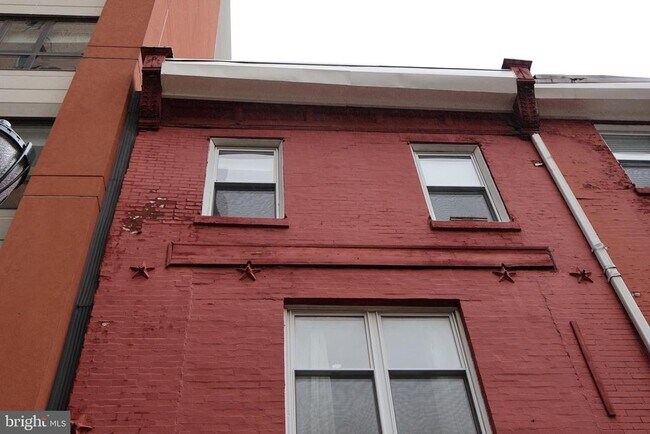 Building Photo - 33 S 19th St