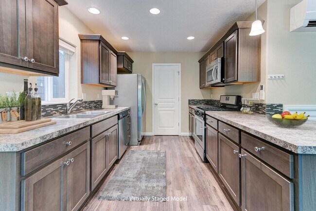 Building Photo - Beautiful Single Family Home!  Close to Downtown Hillsboro!