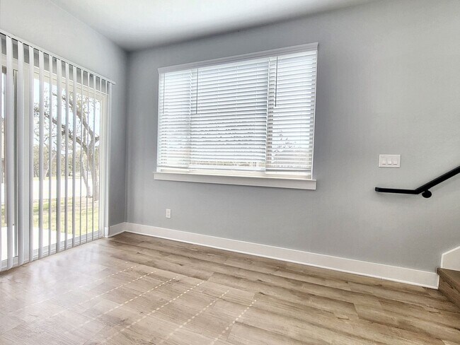 Building Photo - Sophisticated 3/BR 2.5/BS Home in Point Ve...