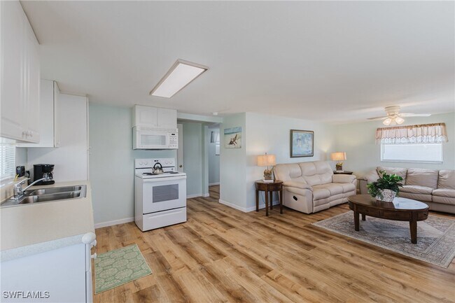 Building Photo - 950 San Carlos Dr