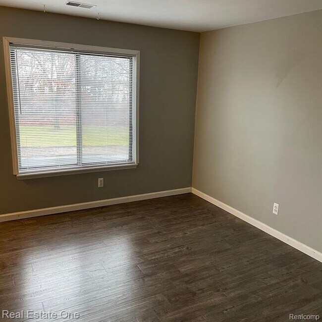 Building Photo - 7220 Bluewater Dr