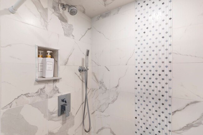 Building Photo - Full Ocean View, Fully Furnished Condo |Across from Surf Beach|Pool |Renovated |Heart of Kihei