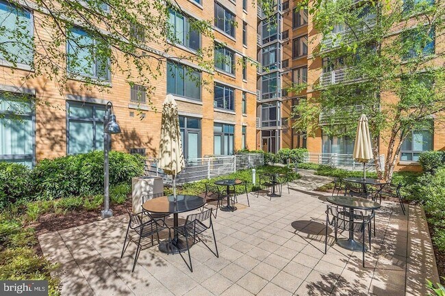 Building Photo - 440 L St NW