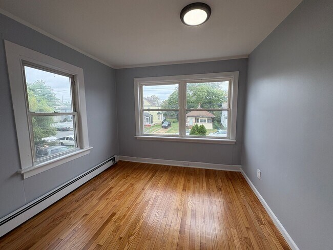 Building Photo - 119 7th Ave