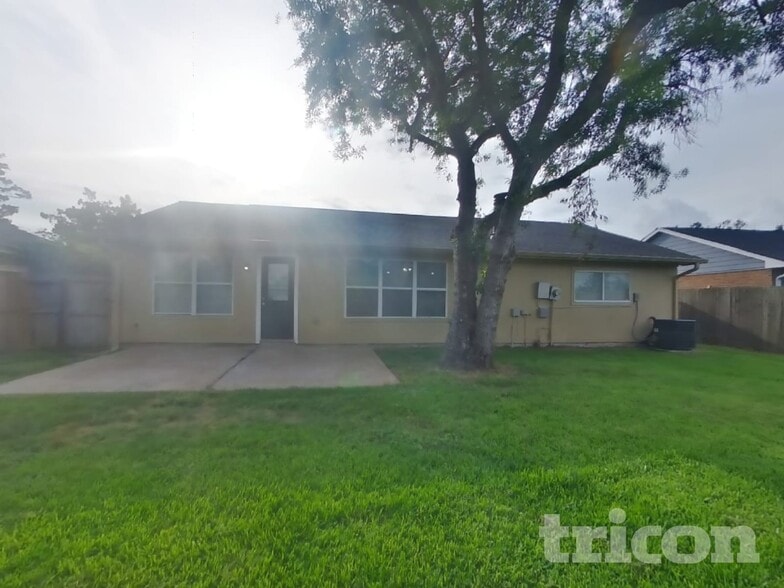 Building Photo - 1391 Tenderden Dr