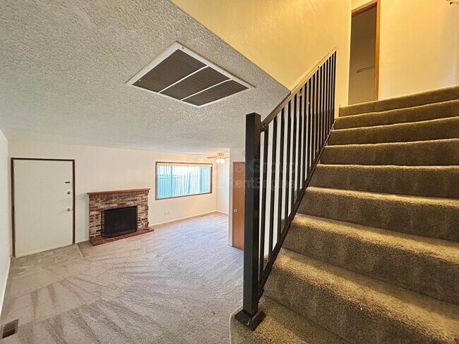 Building Photo - 6080 SW Valley Ave