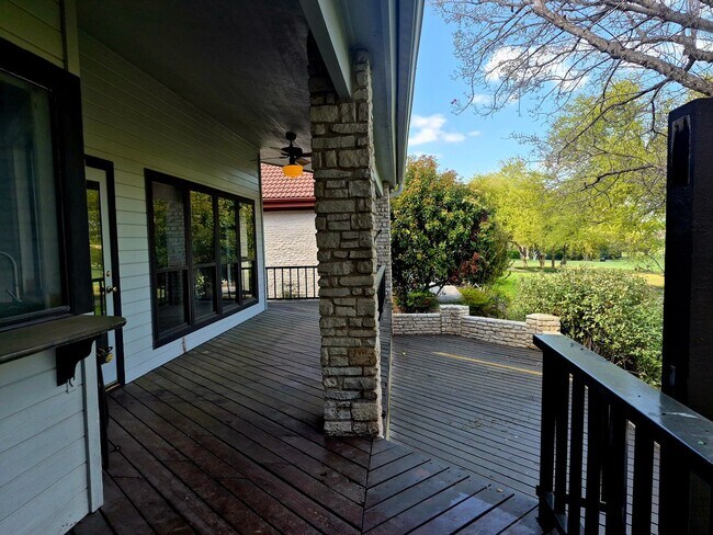 Building Photo - Golf Course Living in The Hills – 4 Bed in Lakeway