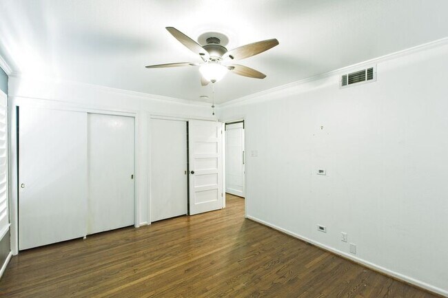 Building Photo - 11137 Sinclair Ave