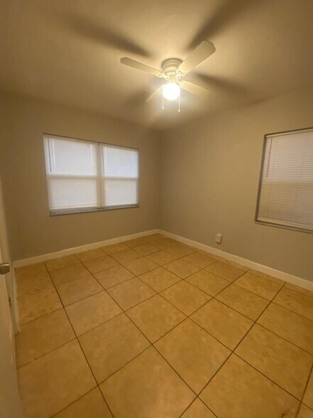 Building Photo - 9 Areca Dr