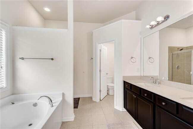 Building Photo - 4920 Breezewood Cir
