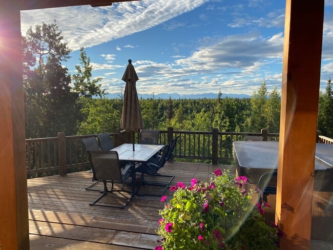 Building Photo - FURNISHED SEASONAL RENTAL
