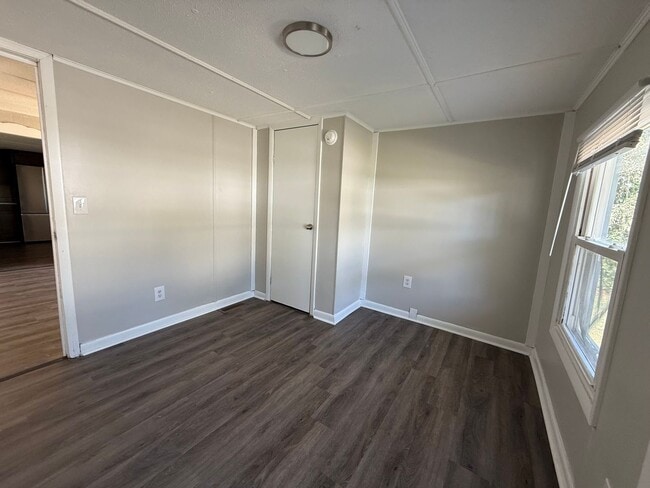 Building Photo - Beautiful 4 Bedroom 2 bathroom home for lease