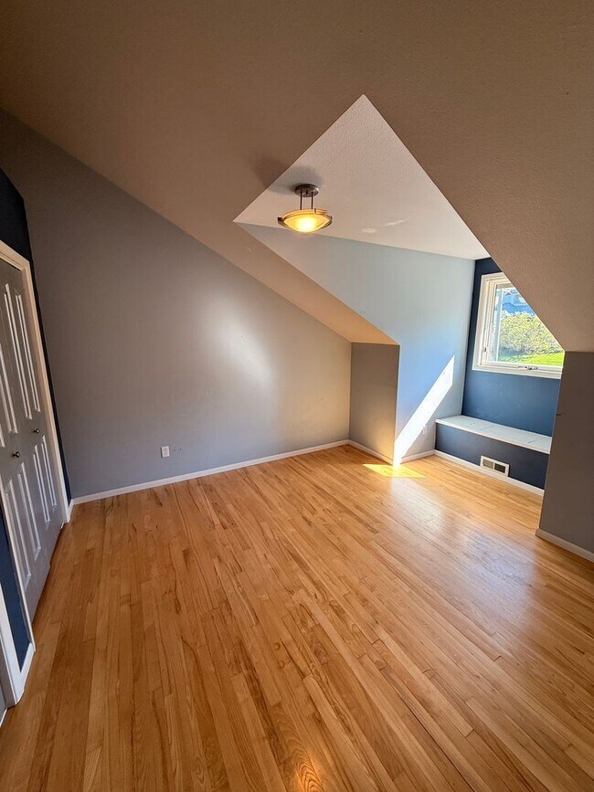 Building Photo - Beautiful Potter's Marsh Home!
