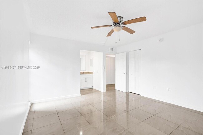 Building Photo - 469 N Pine Island Rd