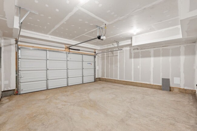 Building Photo - Brand New 4 Bedroom, 3.5 Bath Townhome in ...