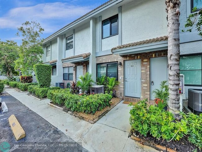 Building Photo - 9845 Riverside Dr