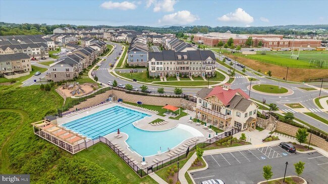 Building Photo - 6042 Fallfish Ct