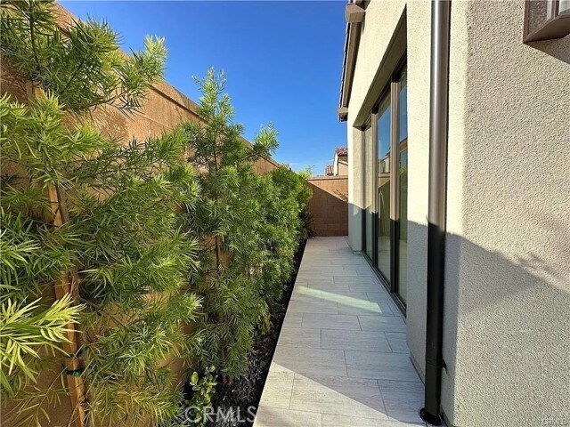 Building Photo - 120 White Jasmine