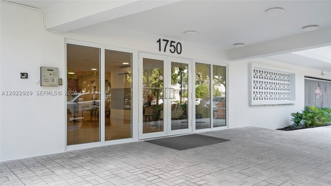 Building Photo - 1750 James 9J