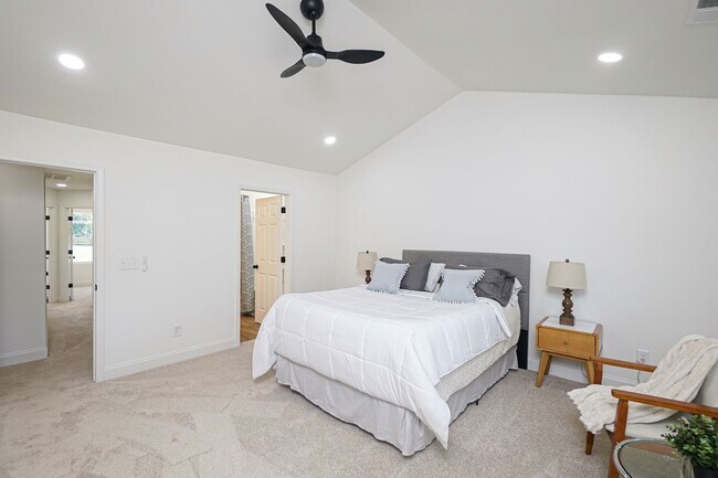 Building Photo - Brand new Duet Style Townhome in Charlotte!