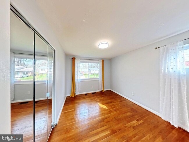 Building Photo - 1012 Loxford Terrace