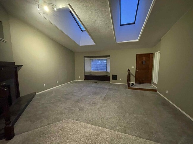 Building Photo - 10536 SW 43rd Ave