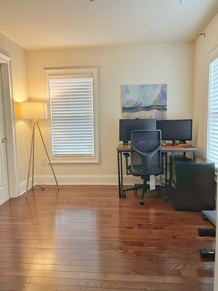 Building Photo - 6453 Chariot St