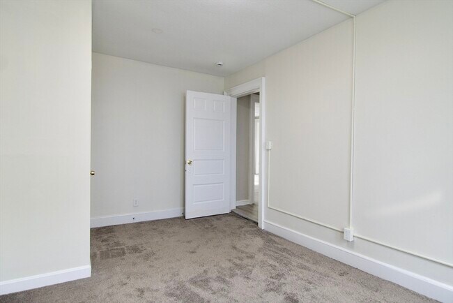 Building Photo - 58 Howes St